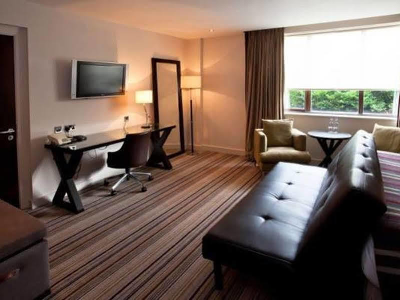 Daresbury Park Hotel & Spa Экстерьер фото